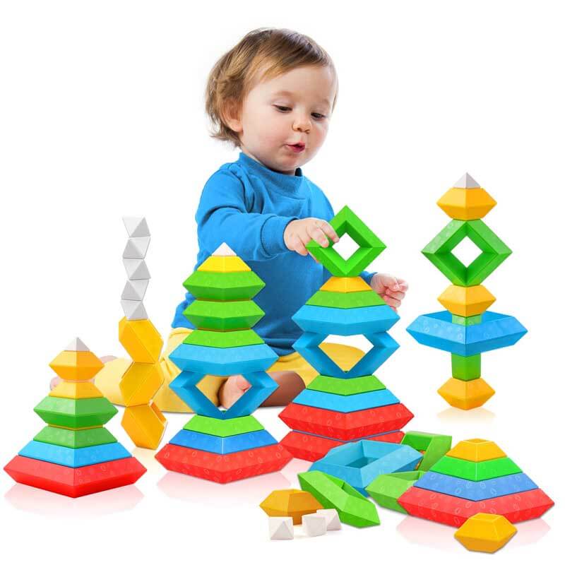 משחק בלוקים של פירמידות לילדים